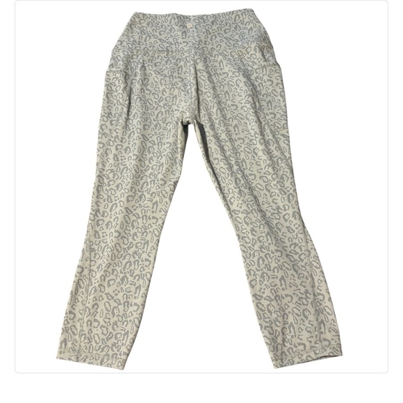 RBK Women's Light Green Leopard Print Workout CAPRIS SZ M - Picture 2 of 5